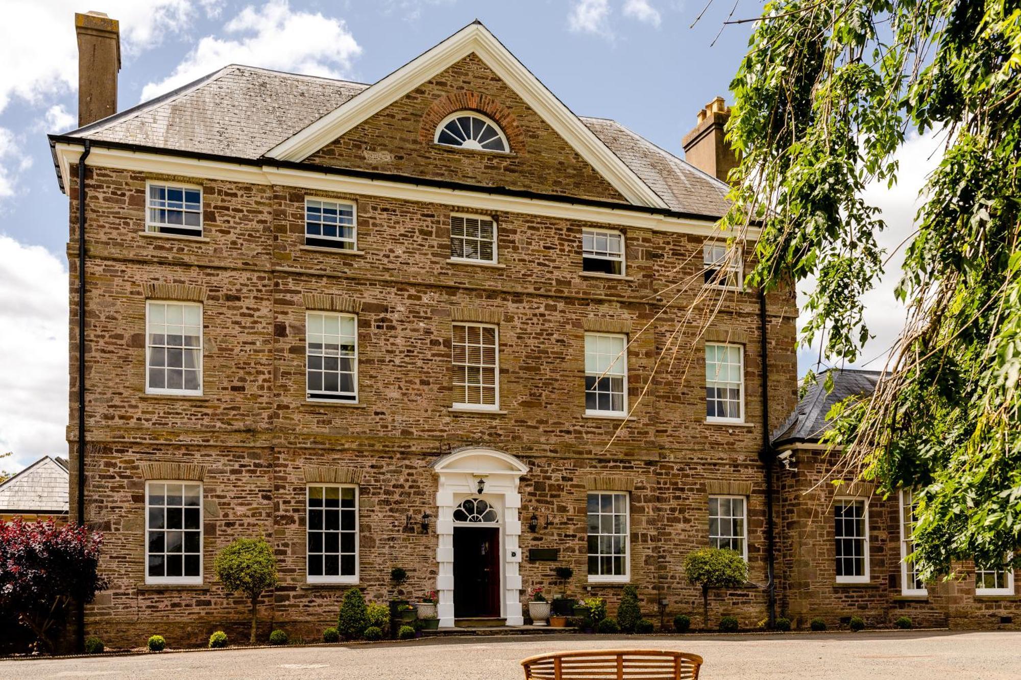 Peterstone Court Country House Restaurant & Spa Brecon Exteriör bild