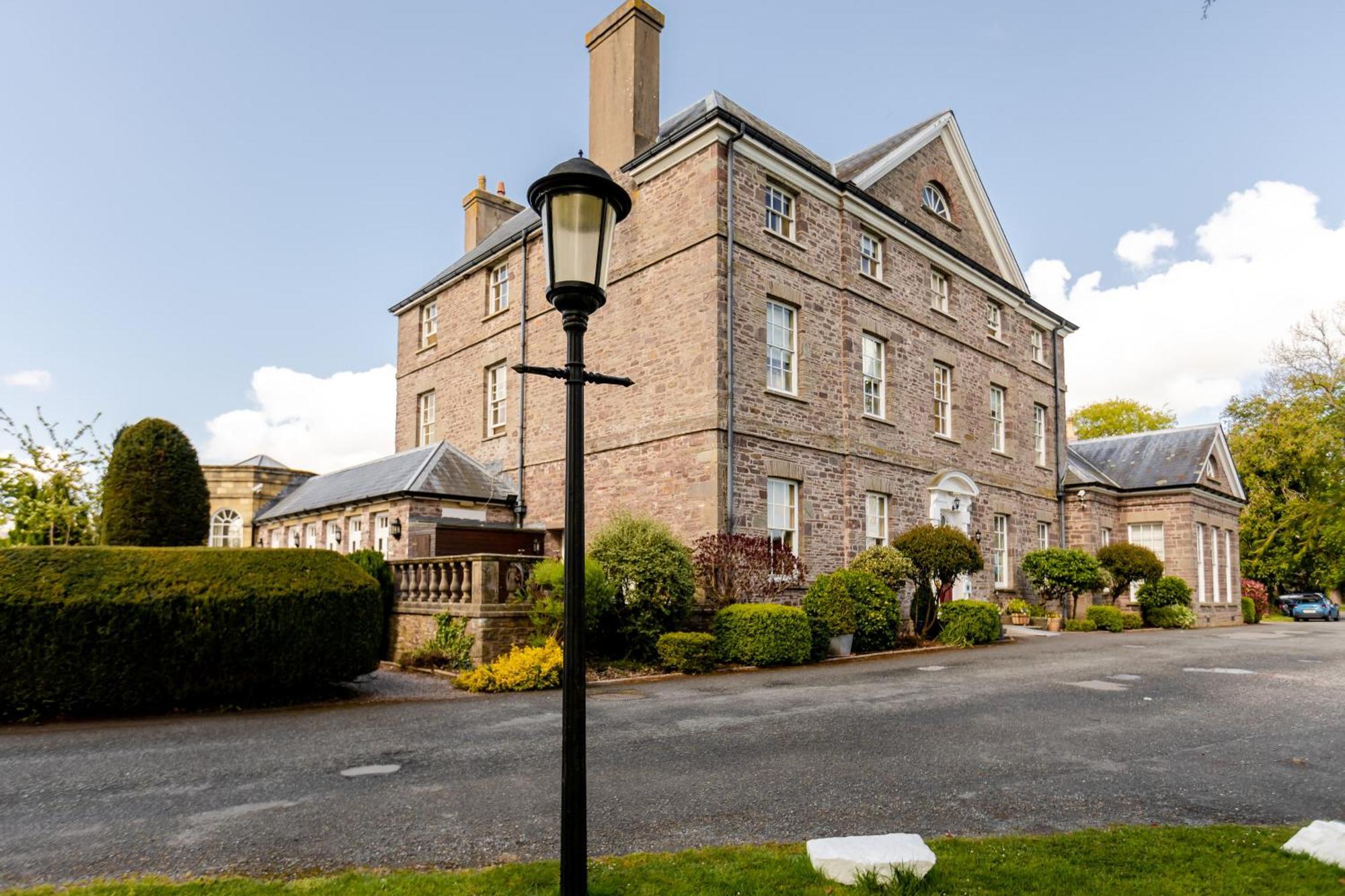 Peterstone Court Country House Restaurant & Spa Brecon Exteriör bild