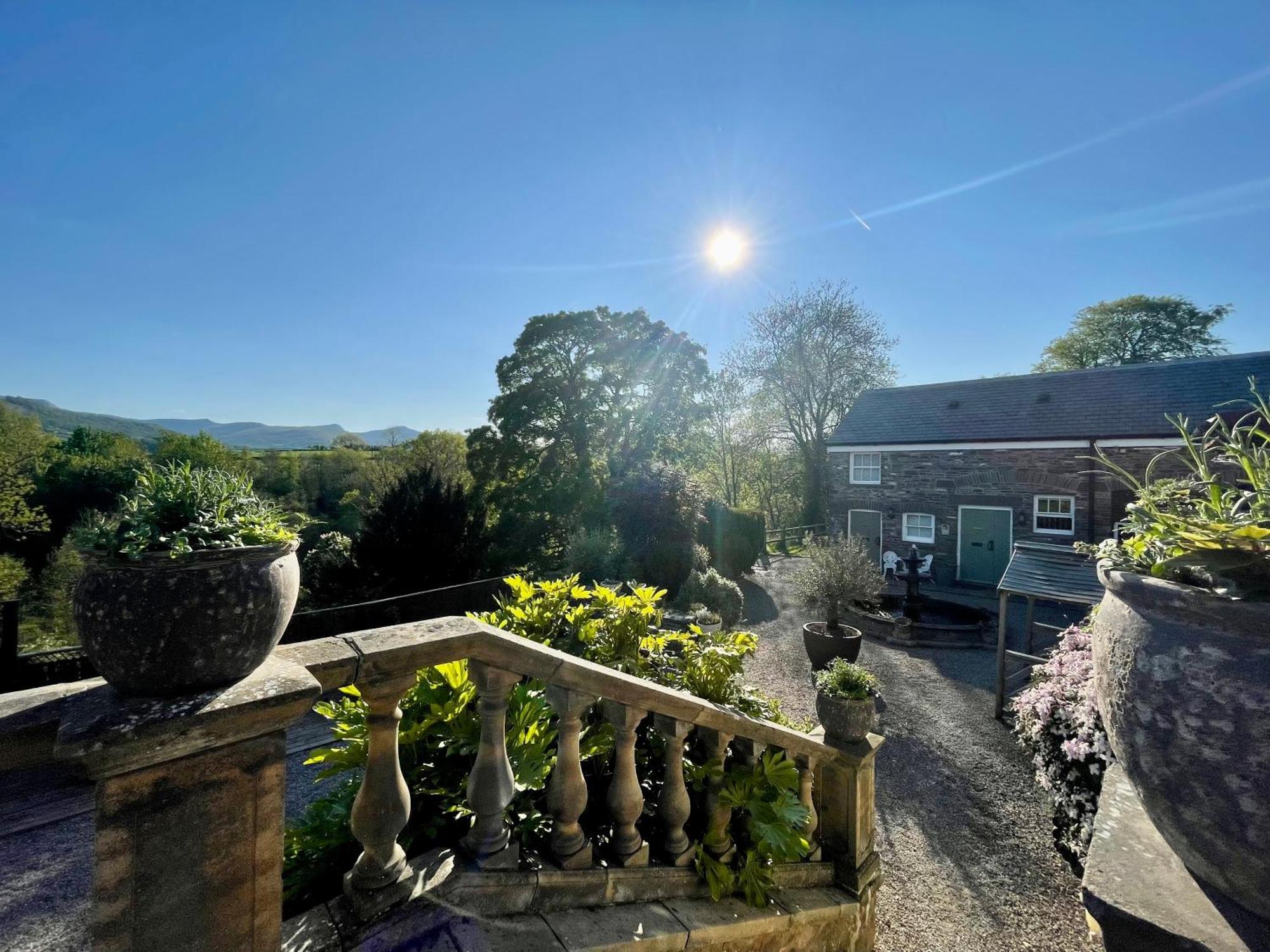 Peterstone Court Country House Restaurant & Spa Brecon Exteriör bild