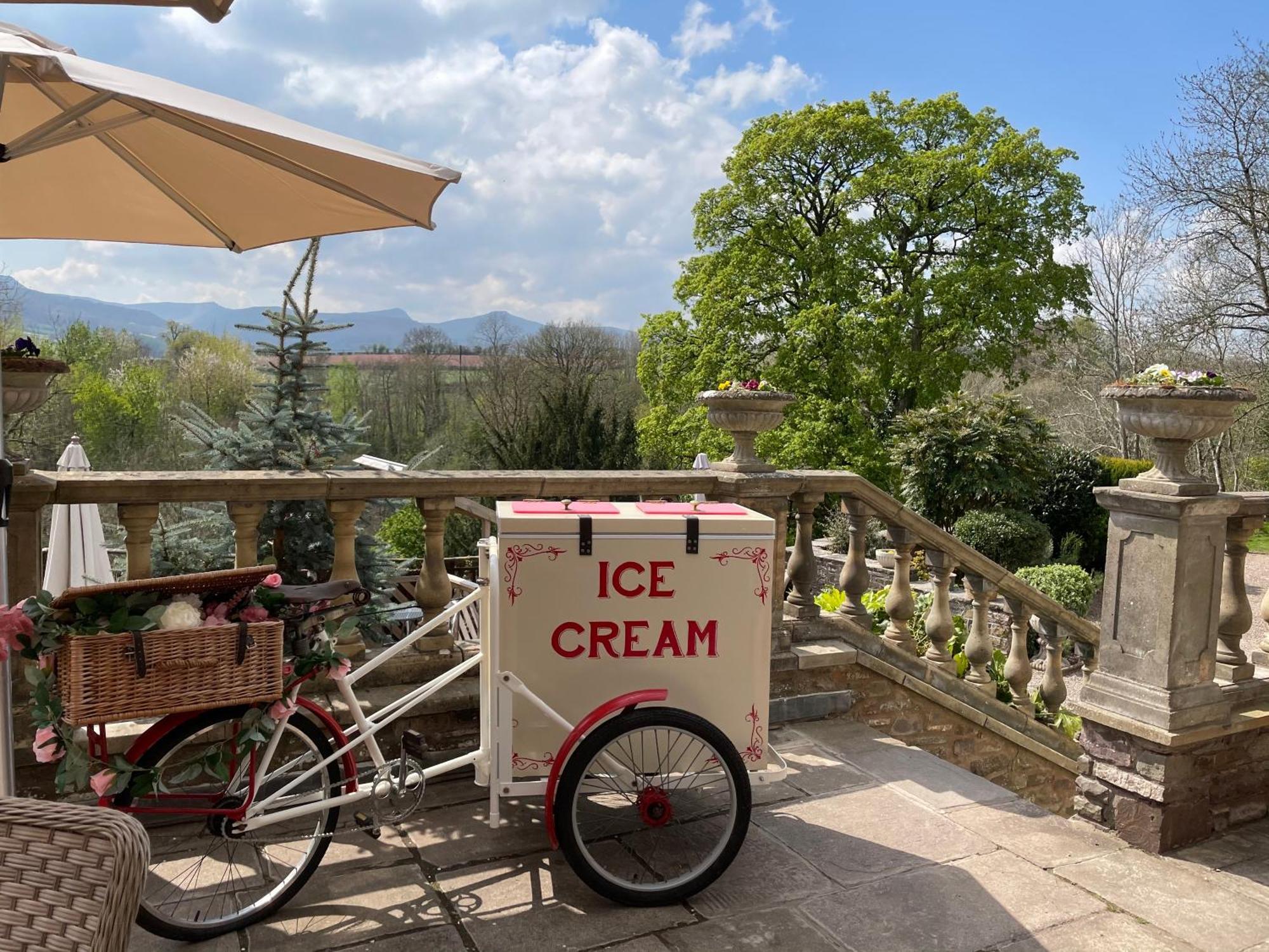 Peterstone Court Country House Restaurant & Spa Brecon Exteriör bild